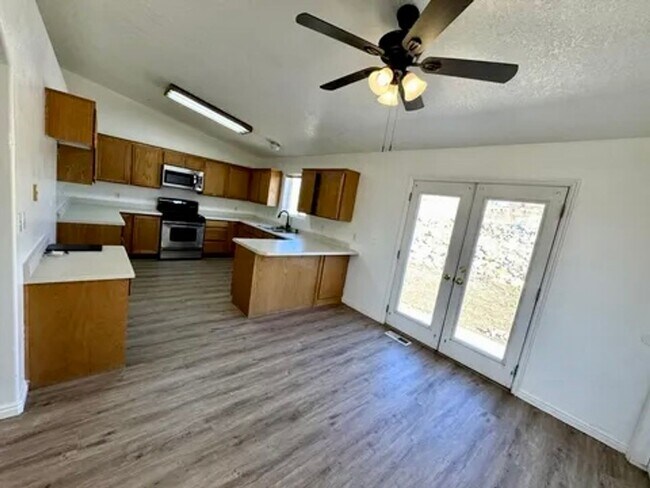 Foto del edificio - 4468 N Pioneer Dr