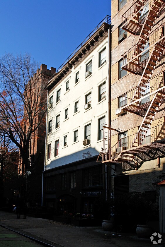 Building Photo - 114-116 Henry St