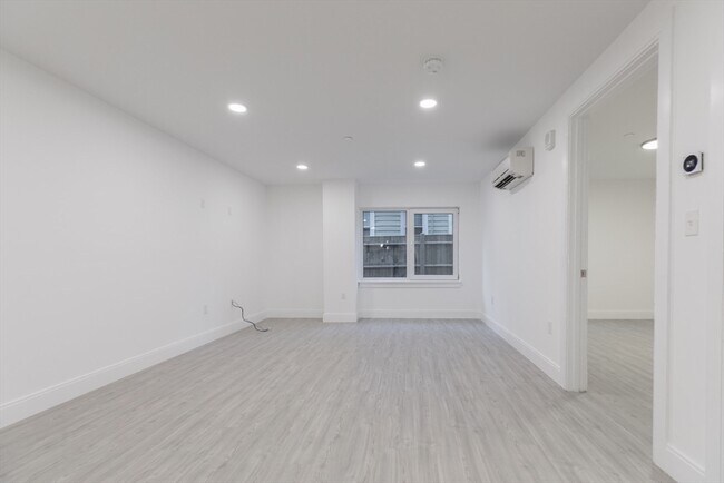 Foto del edificio - 42 N Beacon St