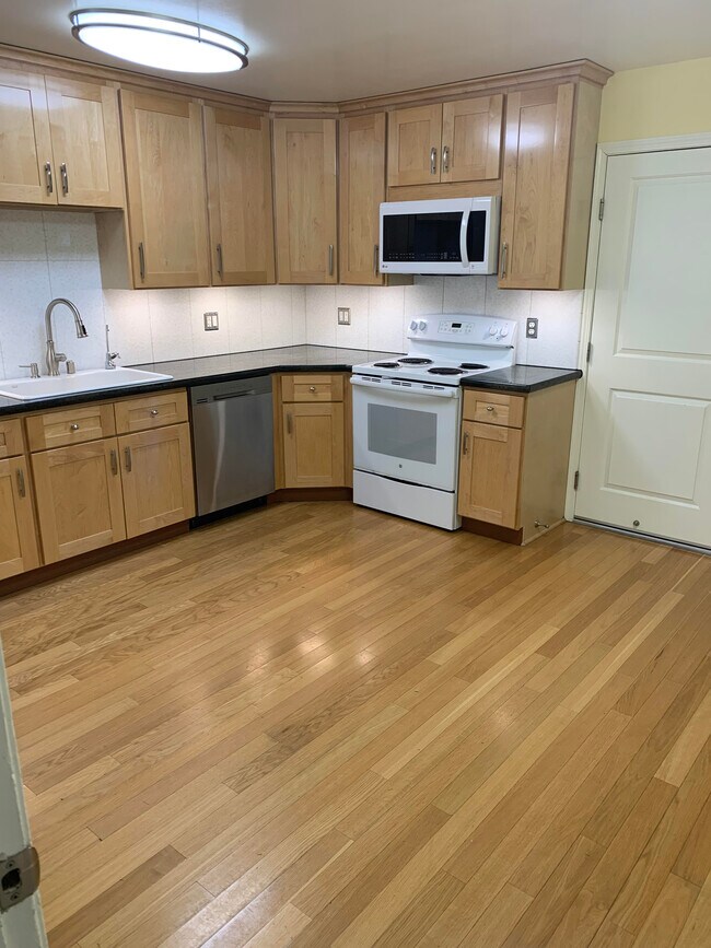 Foto del edificio - 2624 Kitsap Ct