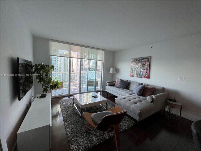 Building Photo - 1155 Brickell Bay Dr