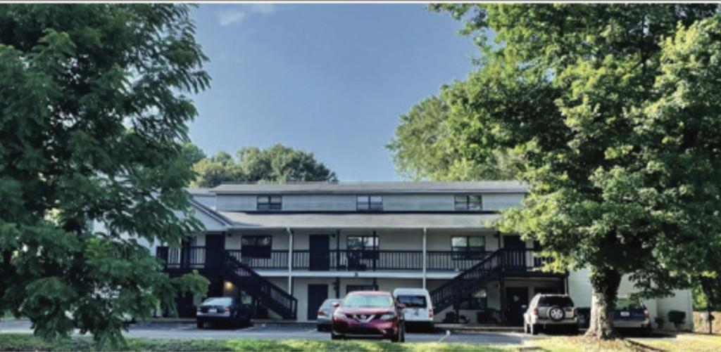Primary Photo - 1001 Park Hill Dr