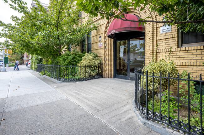 Entrance Photo - 303 Avenue P