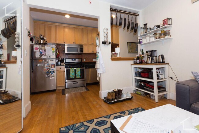 Foto del edificio - AWESOME 3BED 2 BATH IN BROOKLINE!!!