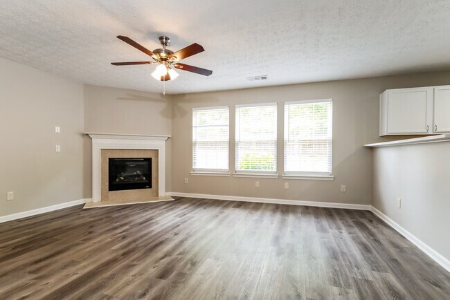 Building Photo - 1304 Ivey Pointe Dr SE