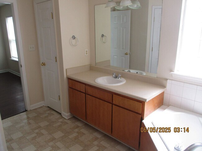 Foto del edificio - 139 Twelve Oaks Ct