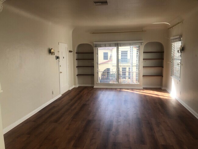 Foto del edificio - 352 N Genesee Ave