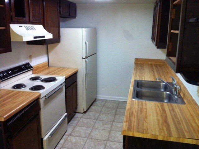 Building Photo - 2406 Ramblewood Ct