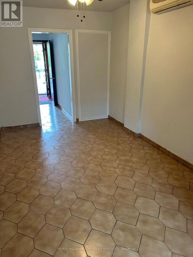 Photo du bâtiment - 472 Winona Dr