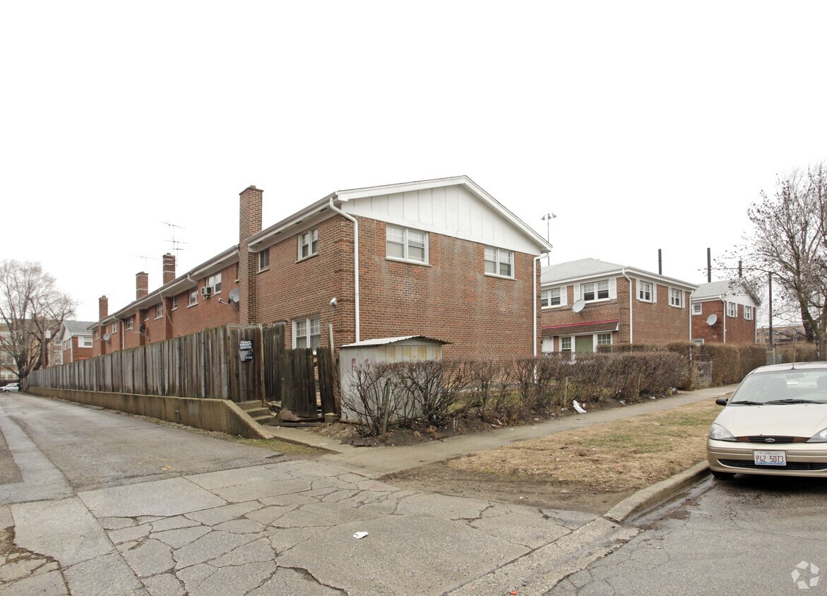 Primary Photo - 6260 N Hoyne Ave