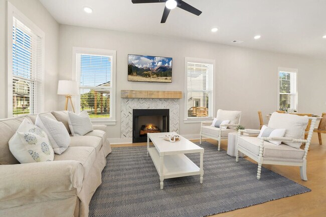 Building Photo - 1416 S Duncan Ave