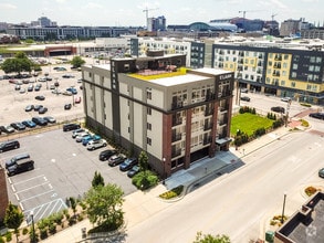 Building Photo - The E'Laan