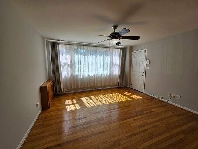 Foto del edificio - 1140 W Barry Ave