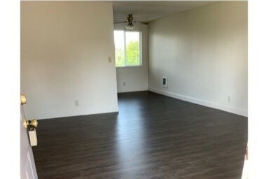 2bd 1ba entry and dining w/ vinyl plank flooring - Eagle Rock Apartments
