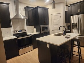 Building Photo - 44 Emberside Grv