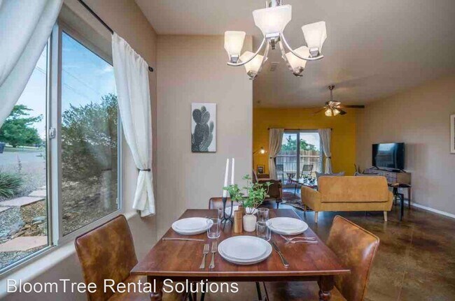 Building Photo - 2 br, 1 bath House - 5465 E Onyx Drive