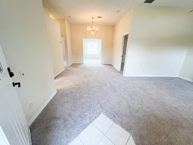 Foto del edificio - Lovely 2 Bedroom 2 Bathroom home in 55+ Ro...