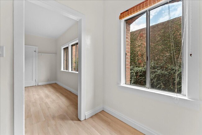 Foto del edificio - 1475 W Adams Blvd