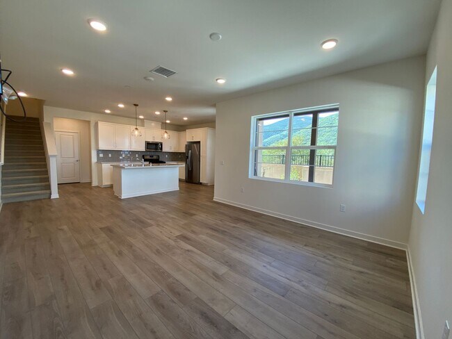 Building Photo - 3 bedroom 2.5 home with Canyon view in San Marcos!
