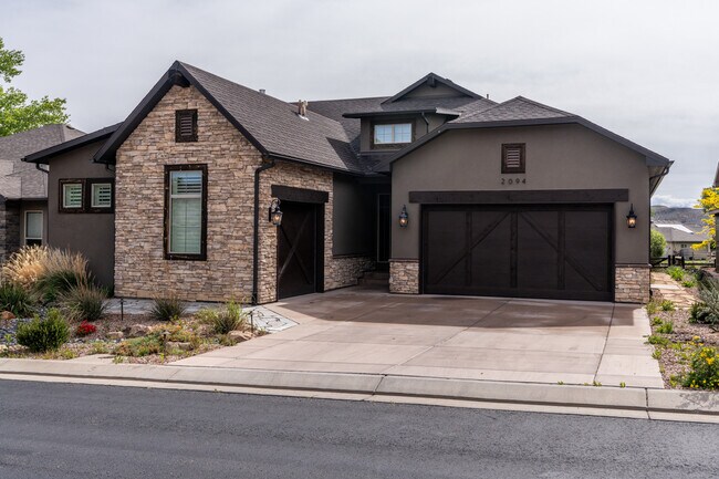 Foto del edificio - 2094 Two Wood Dr