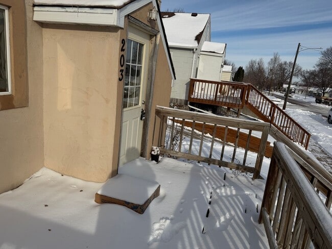 Building Photo - 203 N Lewis Ave