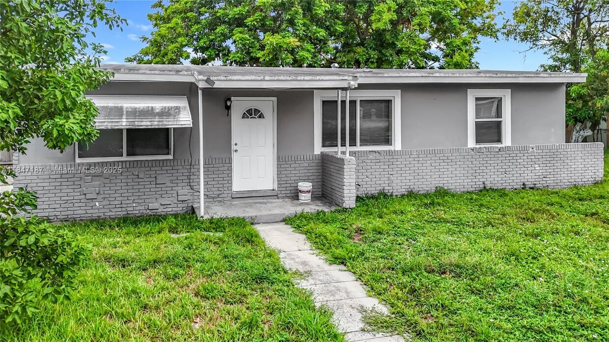 Primary Photo - 1423 NW 12th St