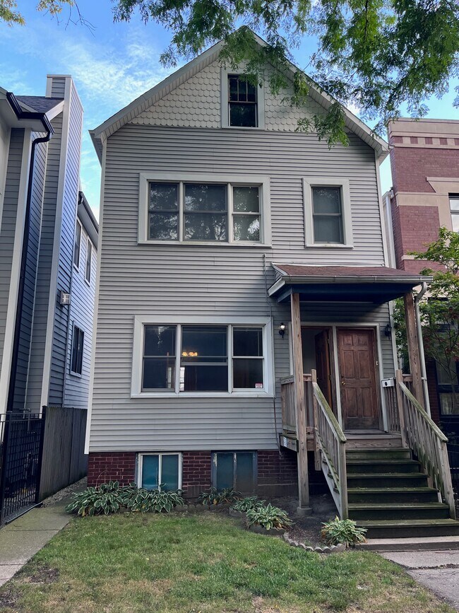 Building Photo - 1821 W School St