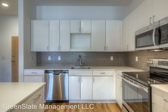 Building Photo - 401 S 41st St