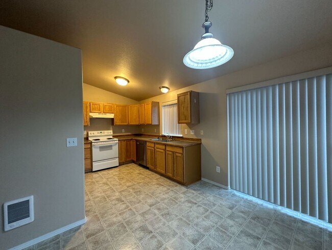 Foto del edificio - 3 Bedroom / 2 Bathroom Single Level Duplex in Madras