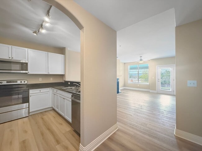 Building Photo - $0 DEPOSIT OPTION. UPDATED 2 BEDROOM CONDO...