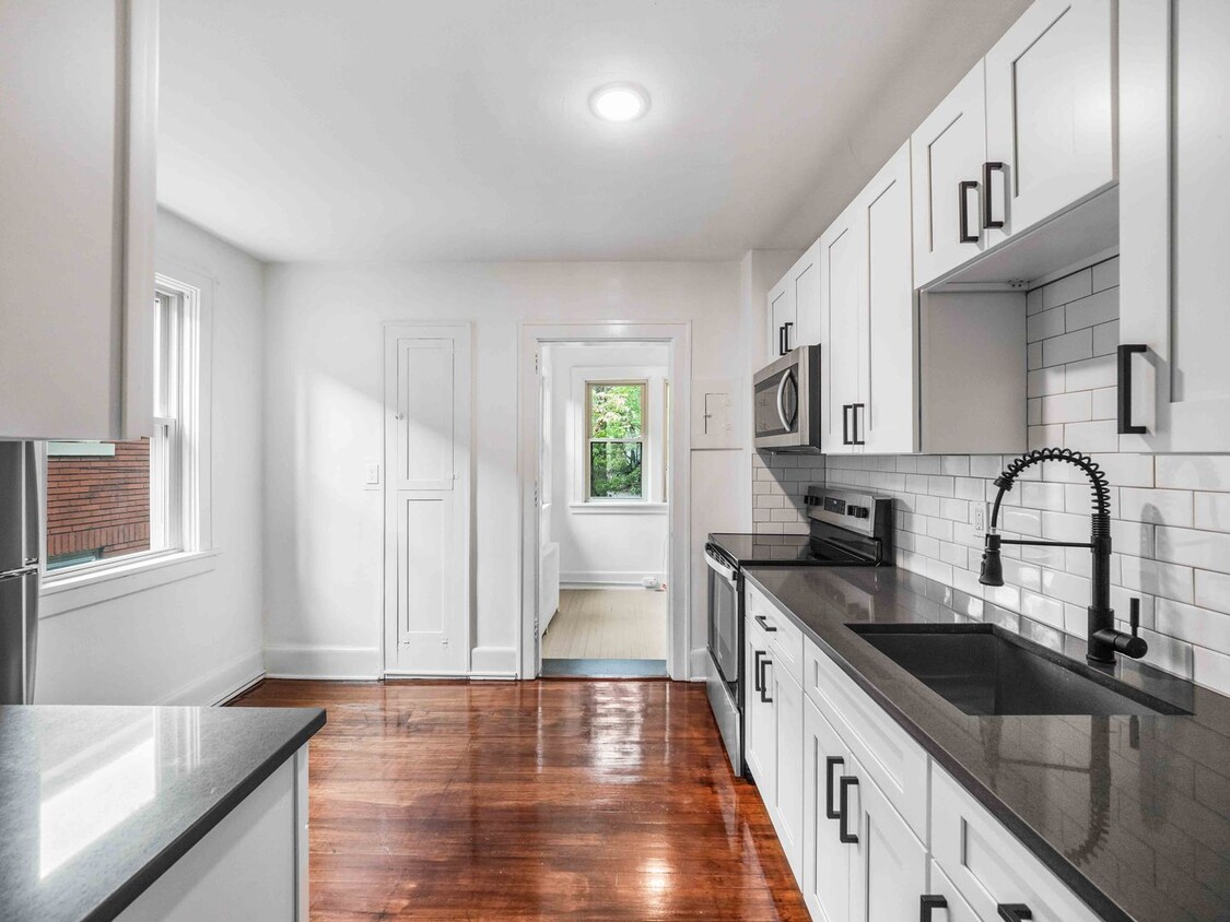 Foto principal - READY FOR MID-MAY!! FULLY RENOVATED 1 -BED...