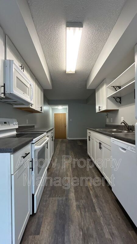 Building Photo - 3405 Holdrege St