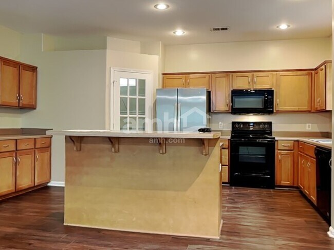 Foto del edificio - 137 Lake House Rd