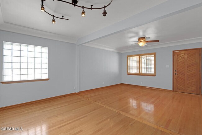 Foto del edificio - 406 W Overland Ave