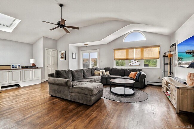 Building Photo - 318 E Olive St