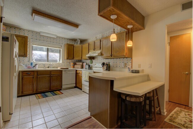 Foto del edificio - 49 Lake Dr