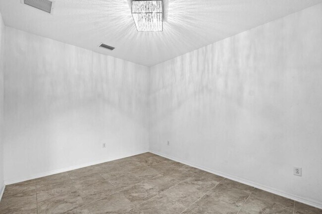 Building Photo - 8121b Bird Whistle Ln