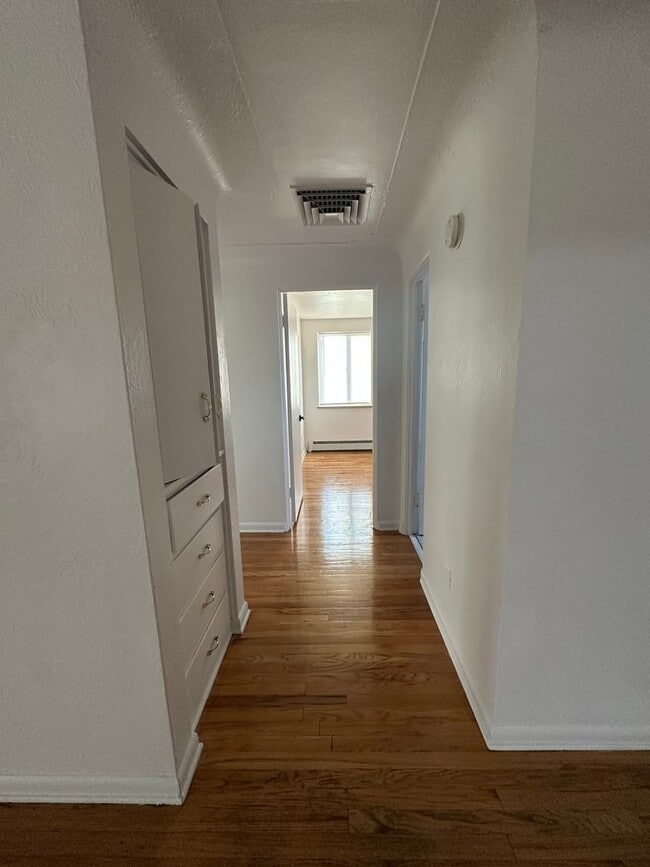 Foto del edificio - 4 bedroom 2 bathroom Sinlge Family House in metro Denver