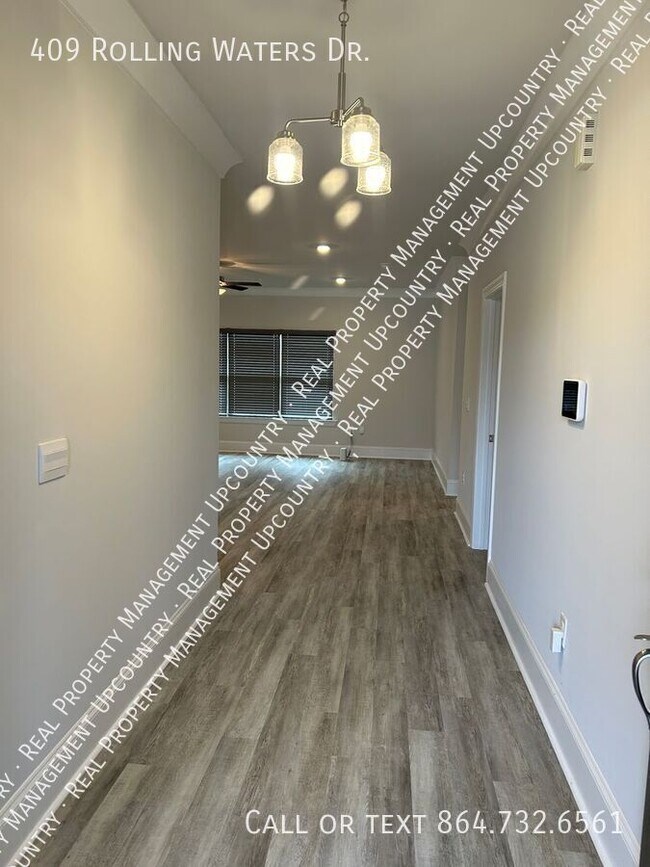 Building Photo - 409 Rolling Waters Dr