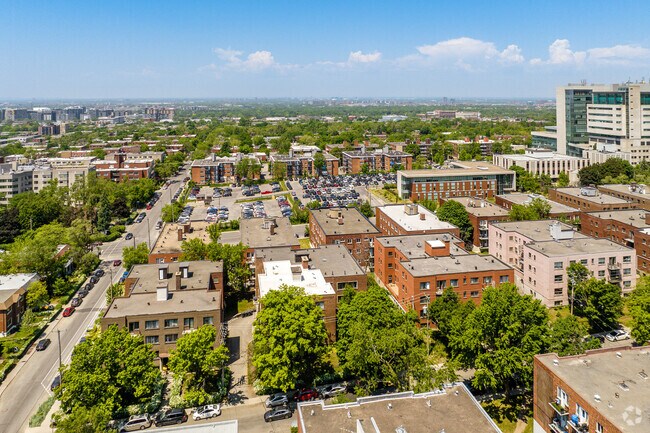 Aerial Photo - 4505-4515 Av Dupuis