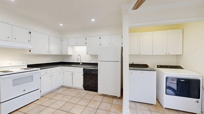 Foto del edificio - 1605 Cloverdale Ct