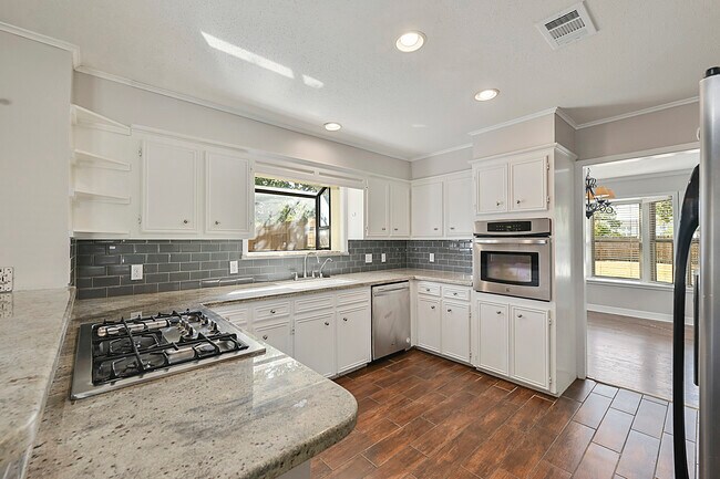 Foto del edificio - 2701 Teakwood Ct