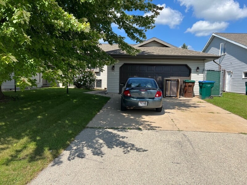 Primary Photo - 2830 W Glenpark Dr