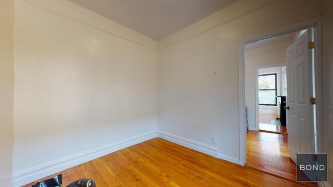 Foto del edificio - 196 W 108th St