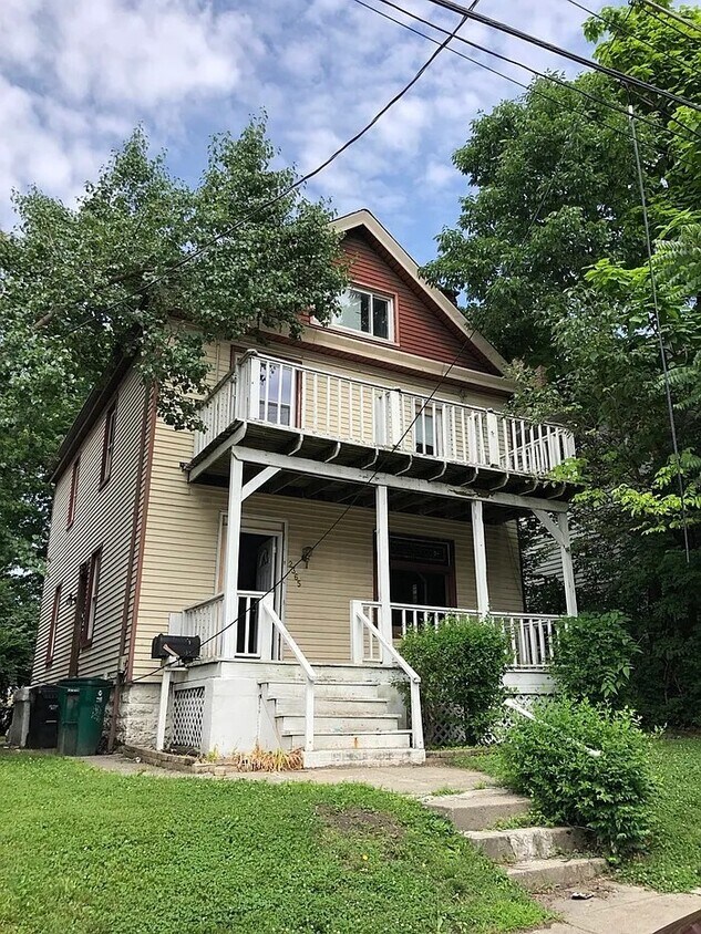 Foto principal - Charming 6 beds 2 baths in Cincinnati!