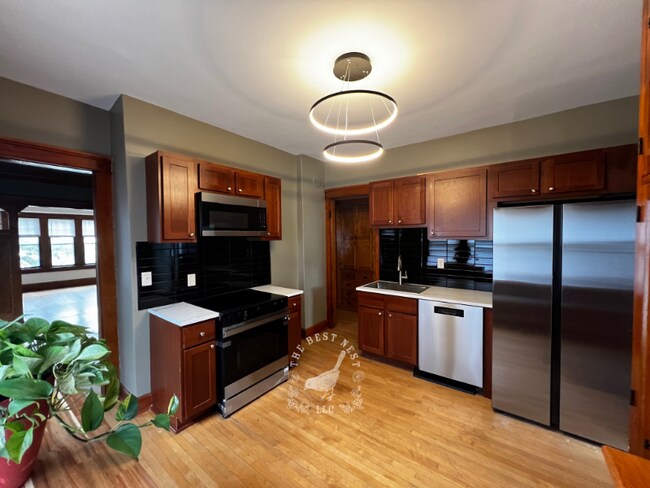 Foto del edificio - 3426 N Oakland Ave