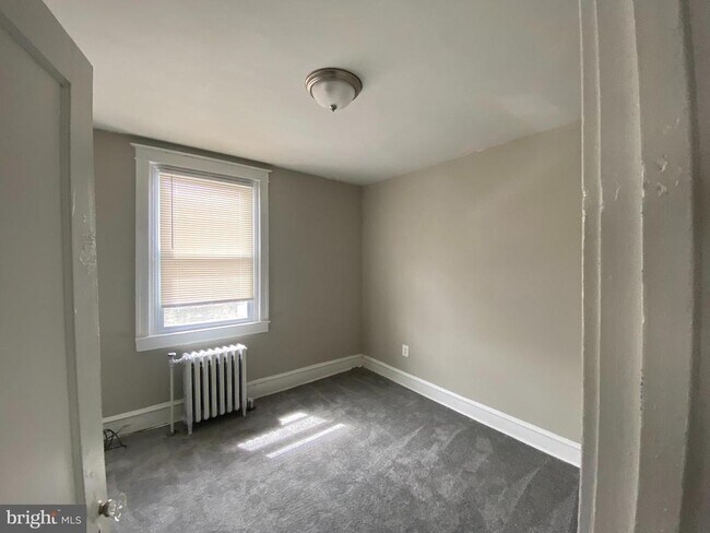 Foto del edificio - 5895 Woodcrest Ave