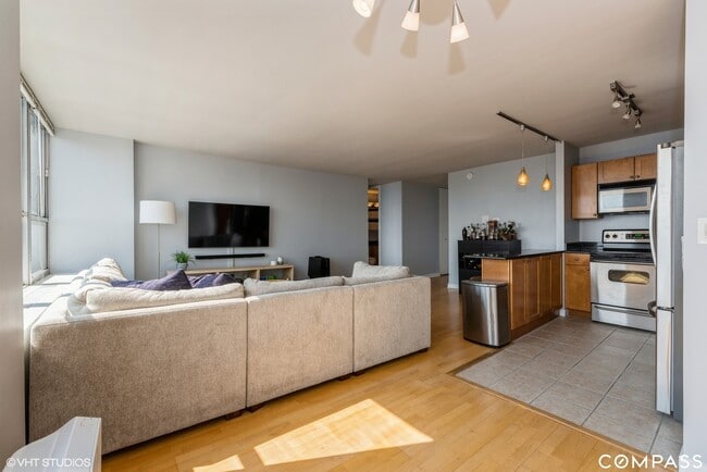 Foto del edificio - 655 W Irving Park Rd