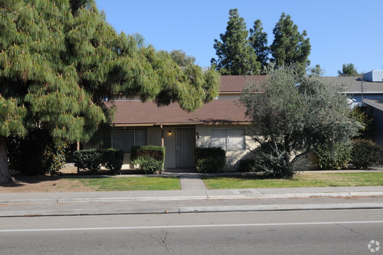 Foto del edificio - 681 W Ashlan Ave