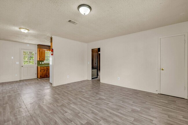 Foto del edificio - 118 Wyman Dr